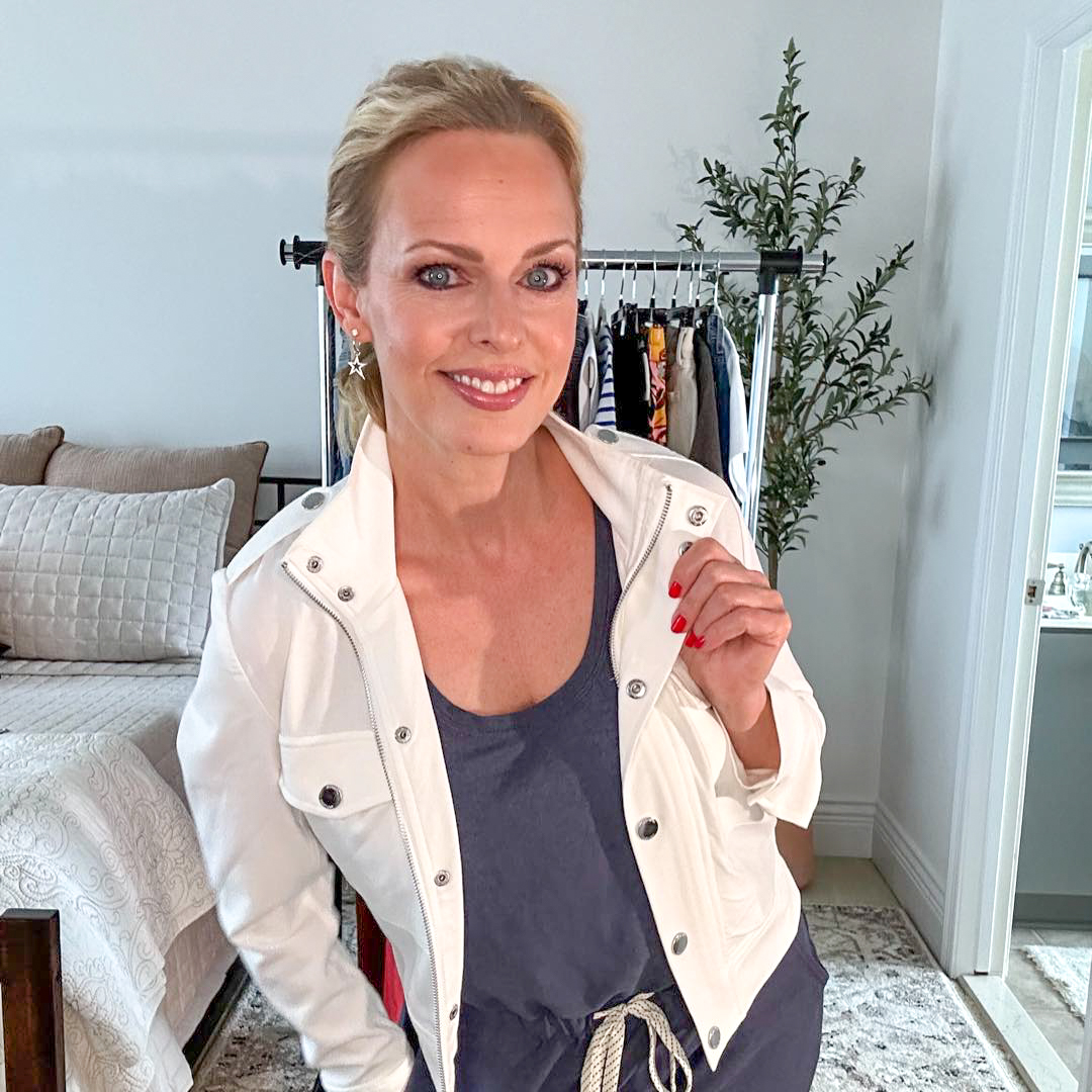 Discover the Perfect Blend of Style and Functionality with This Casual-Chic Utility Jacket