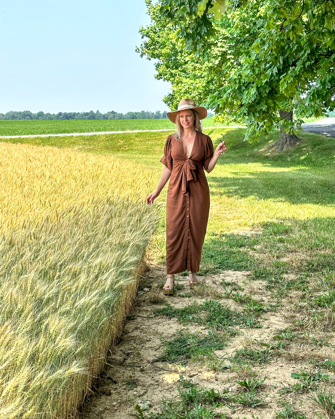 Fun and Feminine: This Maxi Shirtdress Is The Ultimate Weekend Outfit